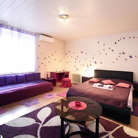 Apartment Orange Purple Blue Zagreb Exteriör bild